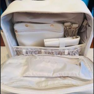 Ivory Ayla diaper bag
Full size
Used once